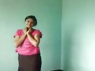 Ella Reeves intenta sexo casero en español latino